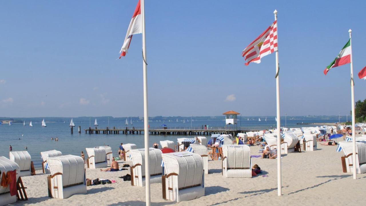 Strandblick Mit Strandkorb & Fahrraedern Lyksborg Eksteriør billede